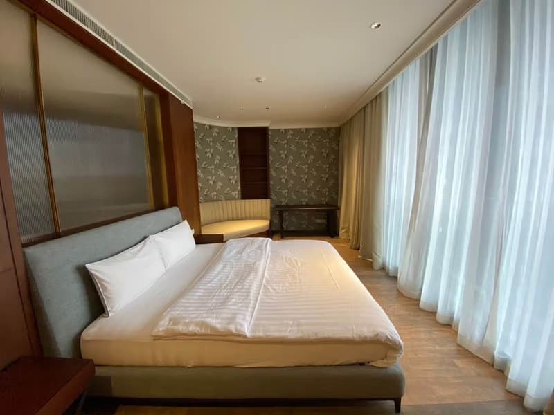 Condo for Rent at Noble Phloen Chit