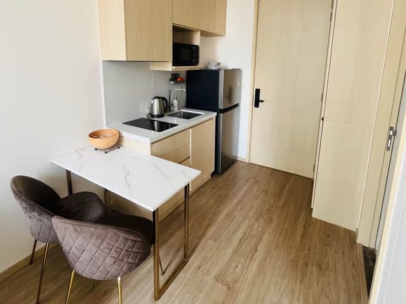 Condo for Rent at Noble State 39
