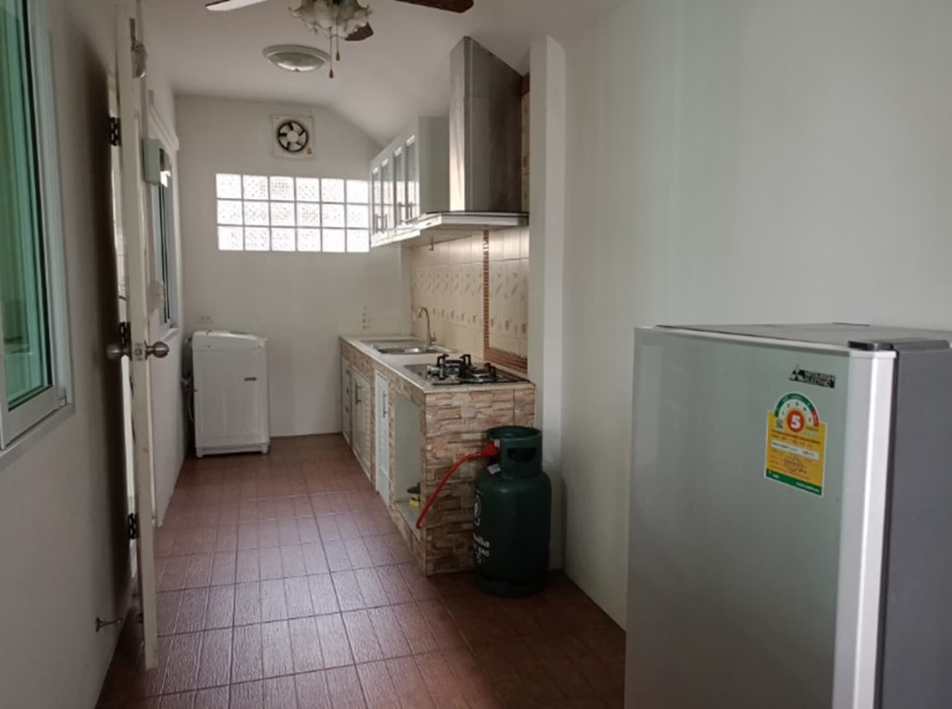3 Bed House for Rent in Saraphi - Image 3