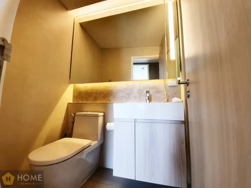 2 Bedroom Condo for Rent at The Lumpini 24