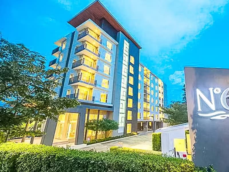 1 Bedroom Condo