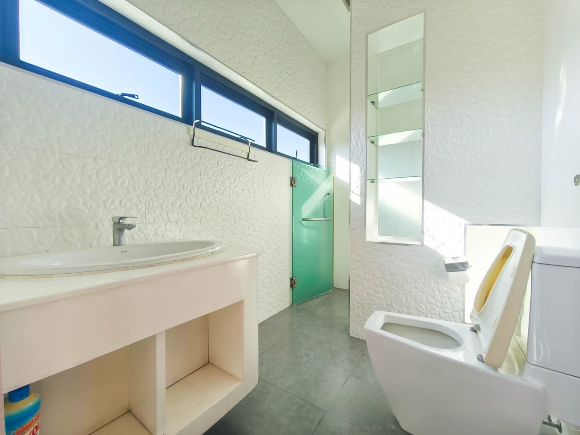 7 Bed House for Rent in Saraphi District - Image 12