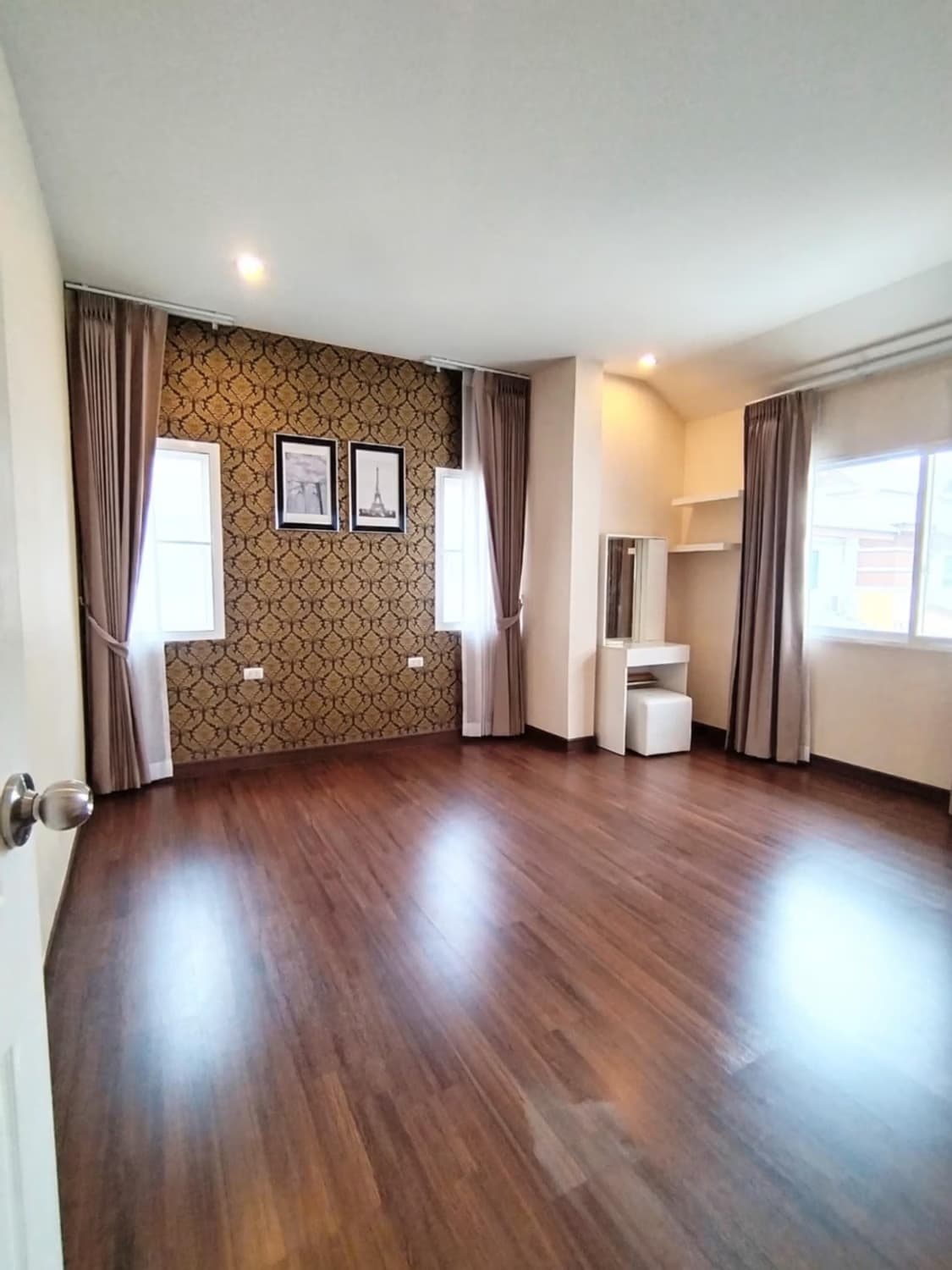 4 Bed House for Rent in Mueang Chiang Mai - Image 9