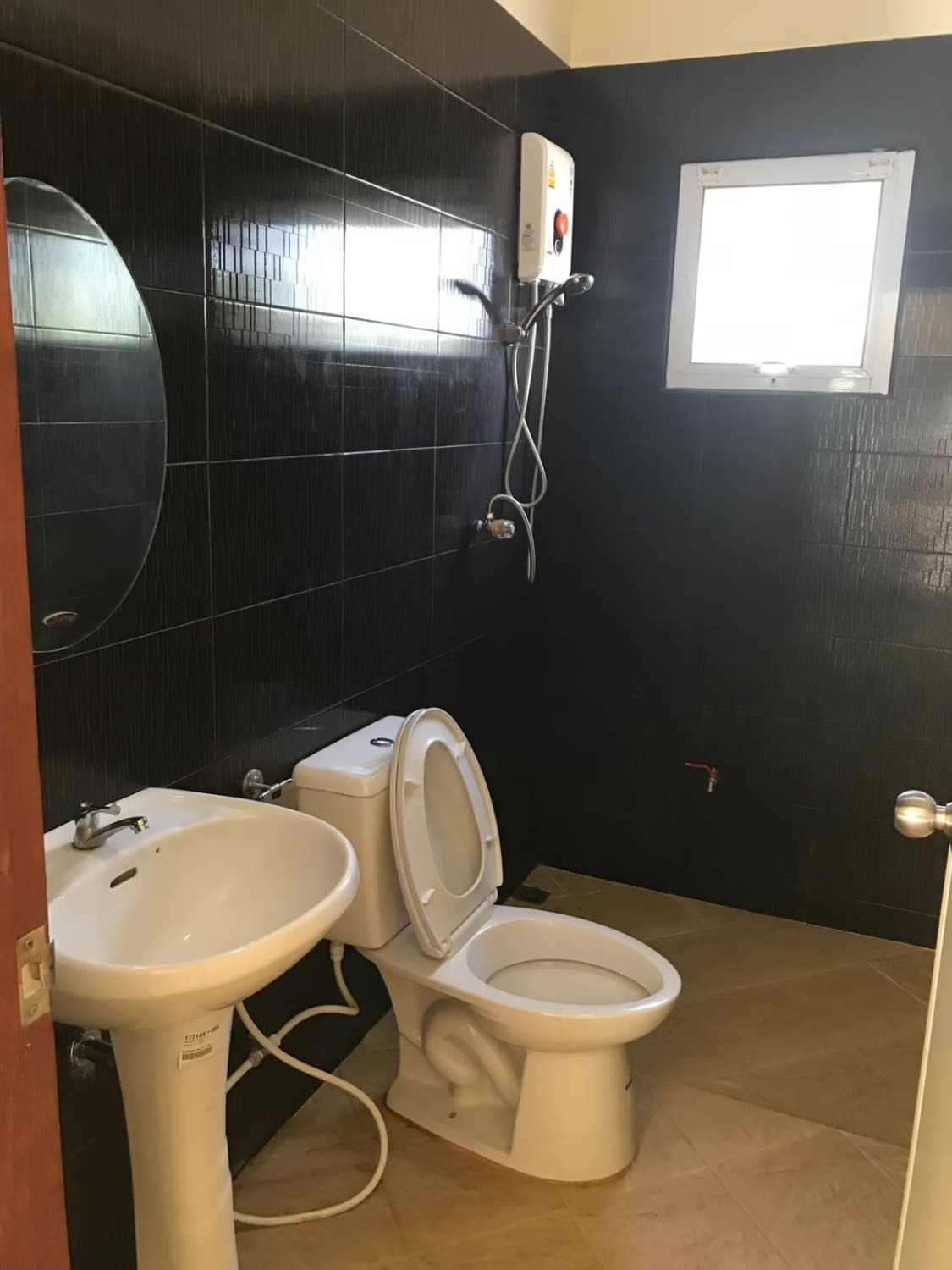 3 Bed House for Rent in Saraphi District - Image 7
