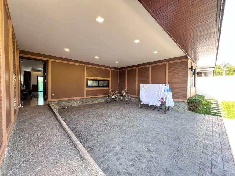 6 Bed House for Rent in Saraphi