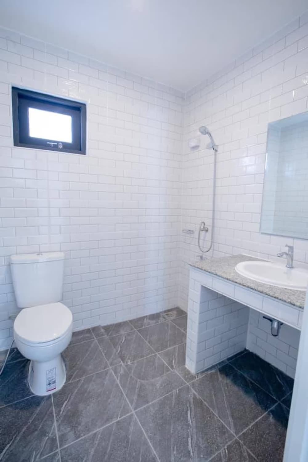 5 Bedroom House - Image 11