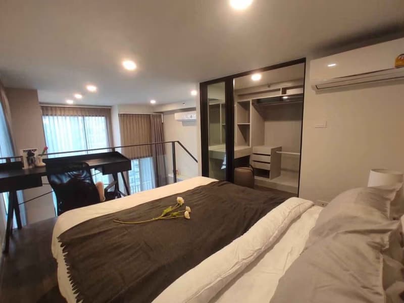 1 Bed Condo for Rent  Near Phra Ram 9 MRT