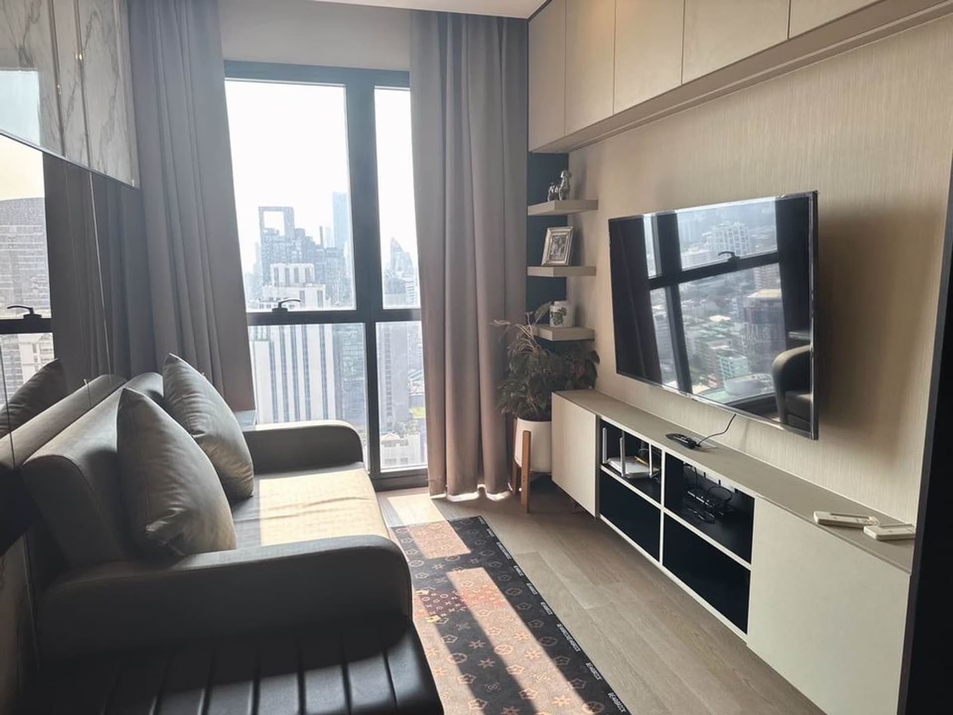 1 Bed Condo for Rent and Sale  Near Asok BTS - Image 1