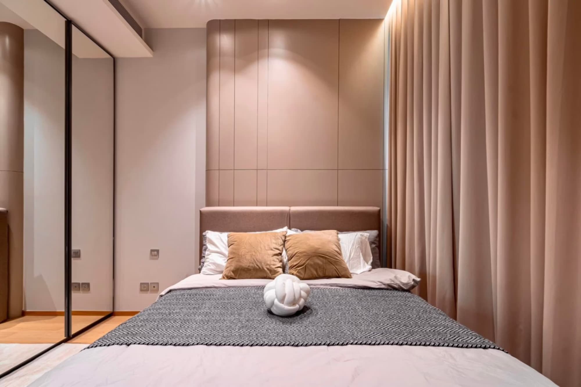 2 Bed Condo for Rent in Pathum Wan - Image 5