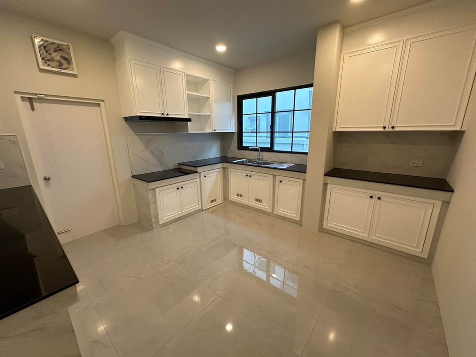 5 Bed House for Sale in Bang Phli - Image 8