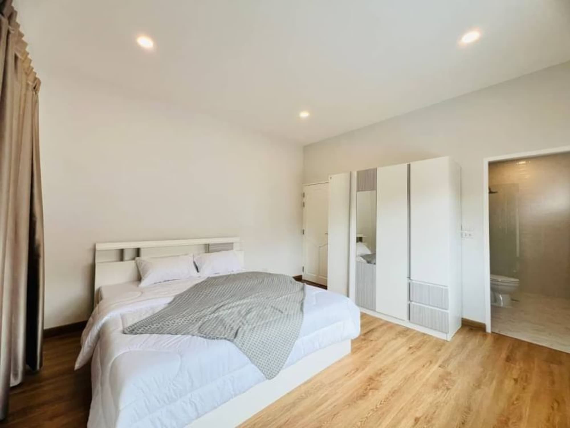 4 Bed House for Rent and Sale in Hang Dong District - Image 13