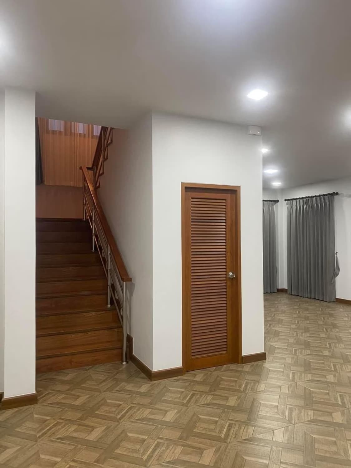 4 Bed House for Rent in Saraphi - Image 8