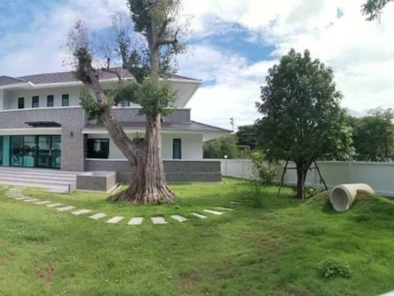 7 Bed House for Rent in Mueang Chiang Mai District