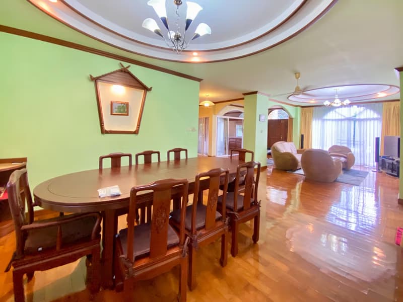 5 Bed House for Rent in Mueang Chiang Mai District