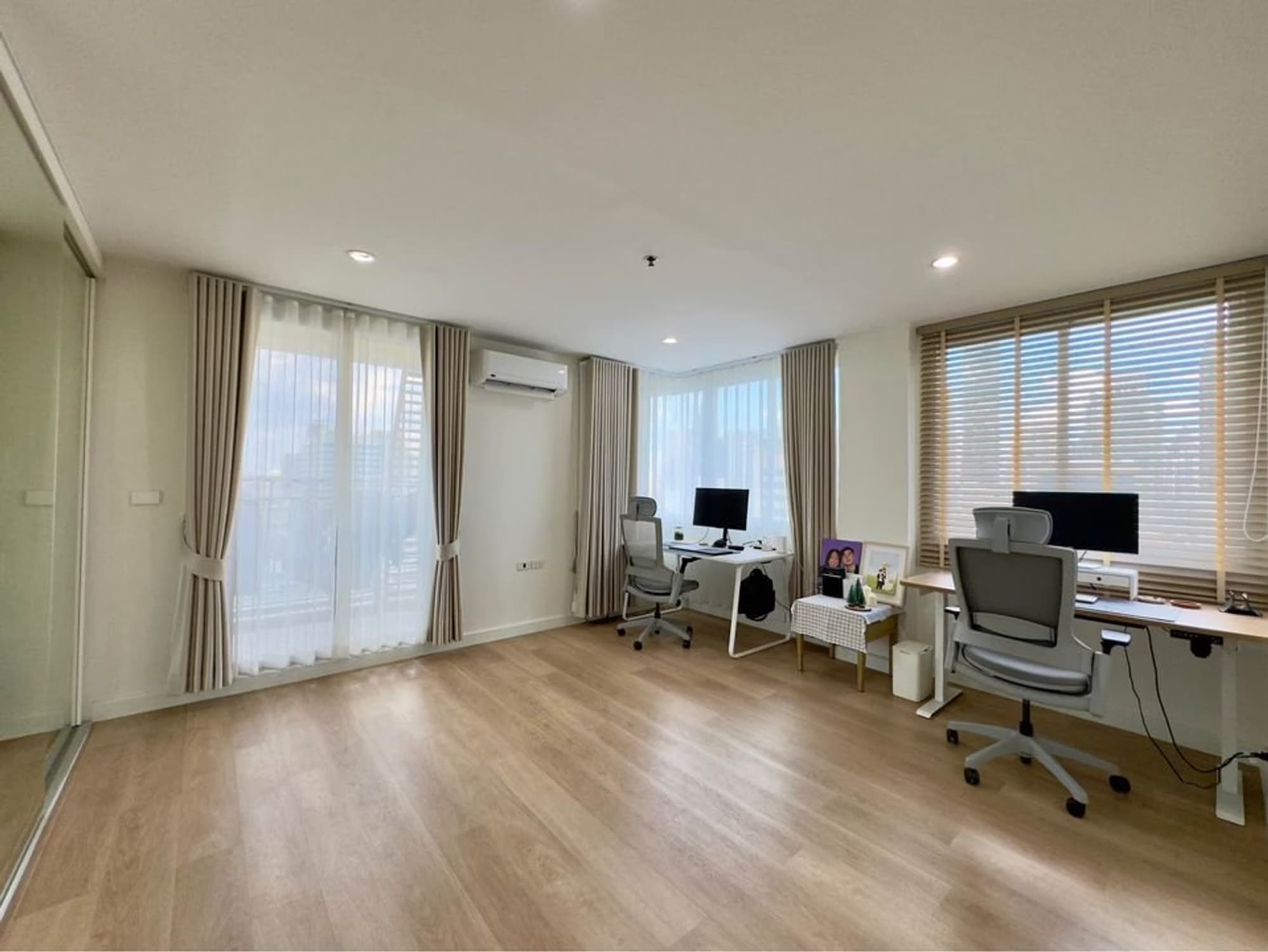 2 Bed Condo for Sale  Near Surasak BTS - Image 10