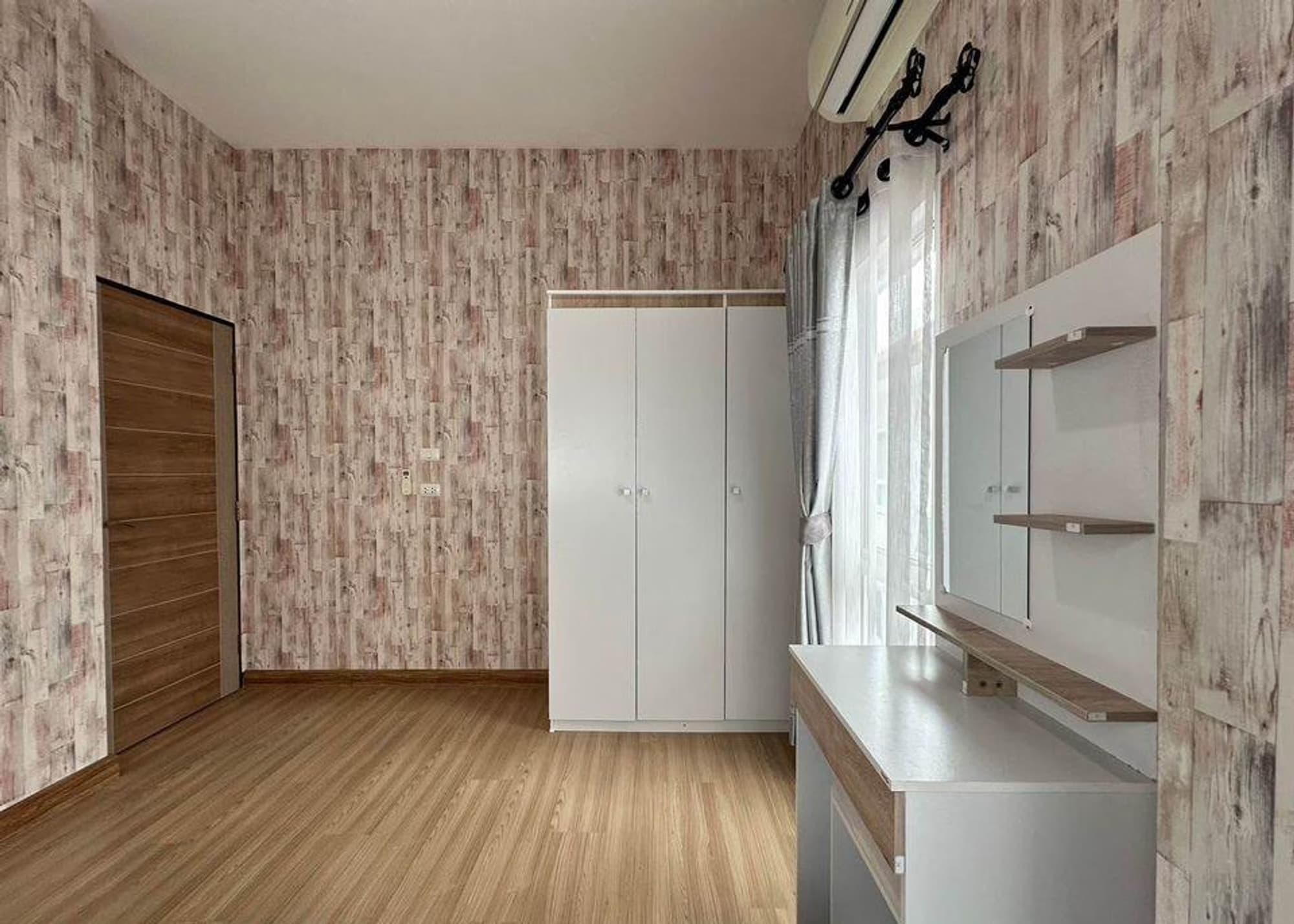 3 Bed House for Rent in Hang Dong - Image 9