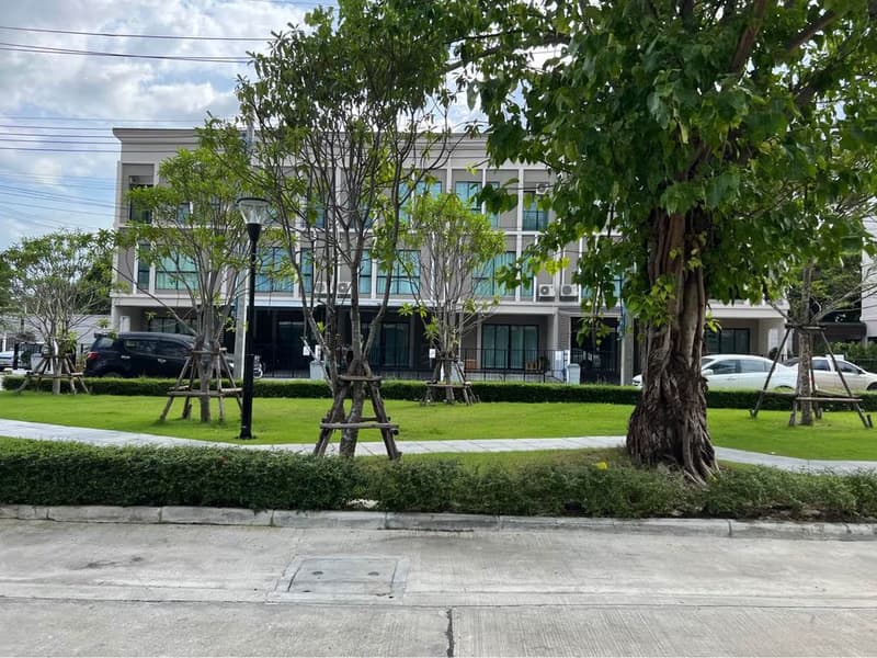 Townhouse for Rent at Patio Srinakarin-Rama9  