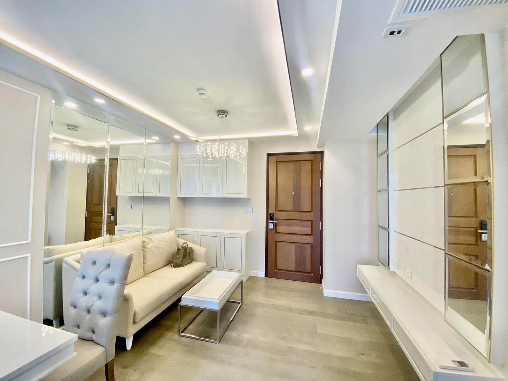 1 Bed Condo for Rent and Sale in Huai Khwang - Image 1