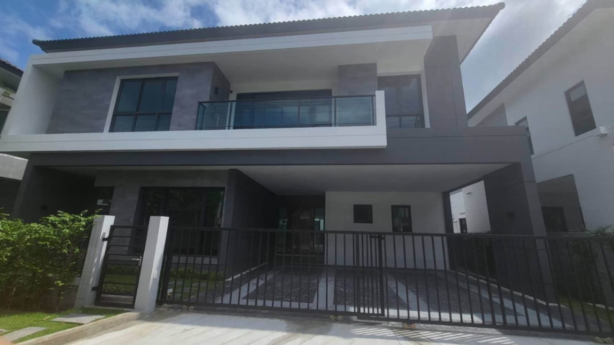 4 Bed House for Rent in Bang Phli - Image 1