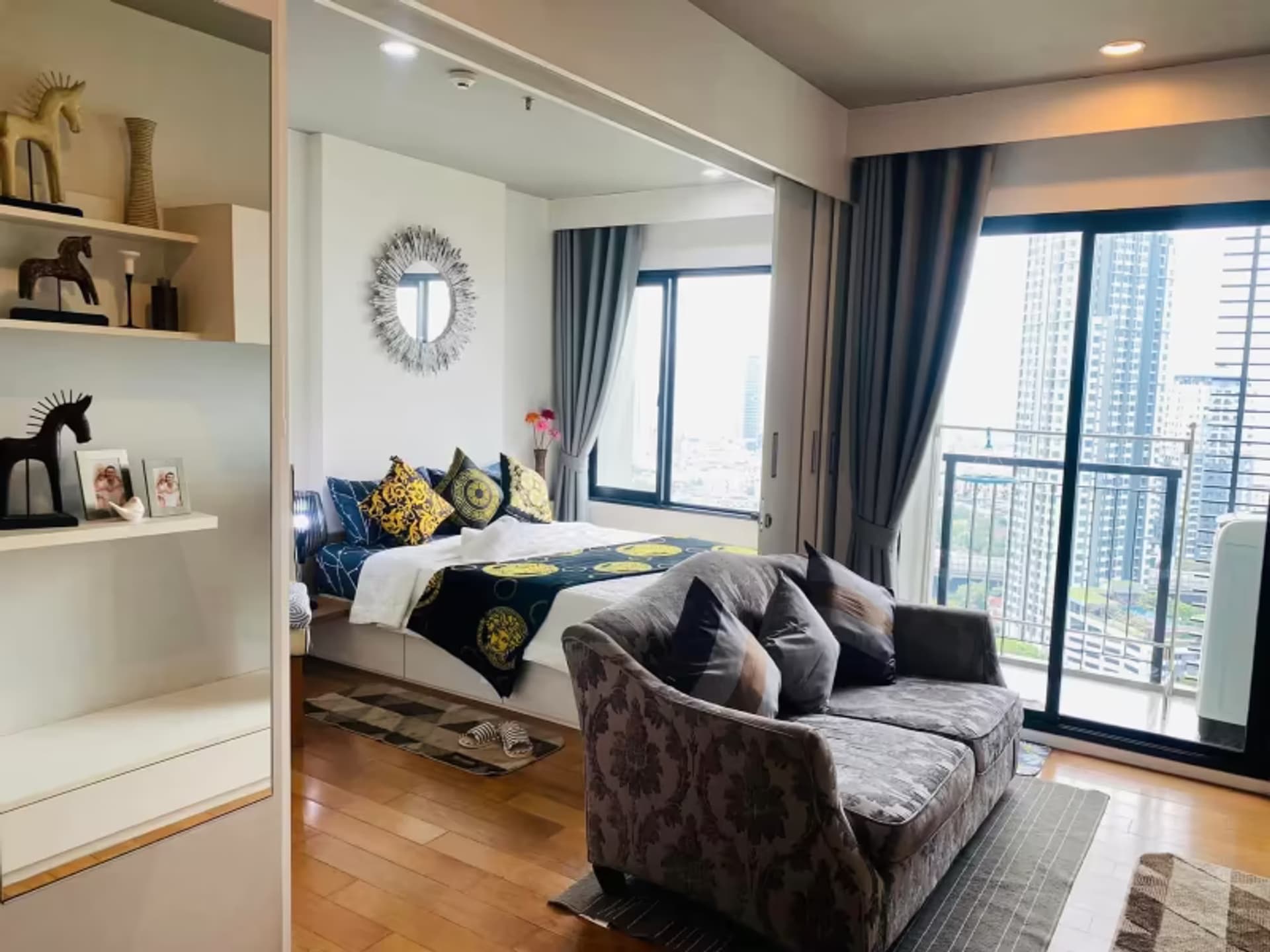 Condo for Rented at Blocs 77 - Image 1