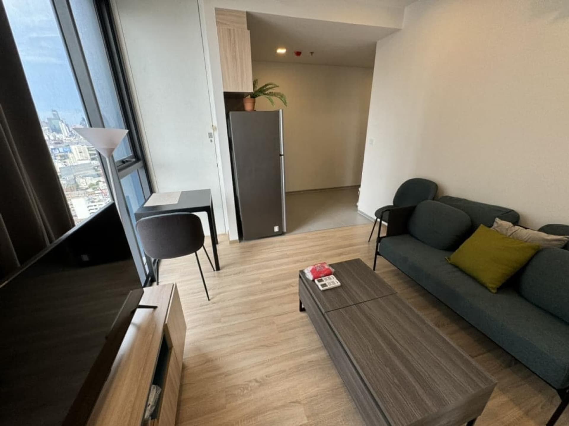1 Bed Condo for Rent in Phaya Thai - Image 2