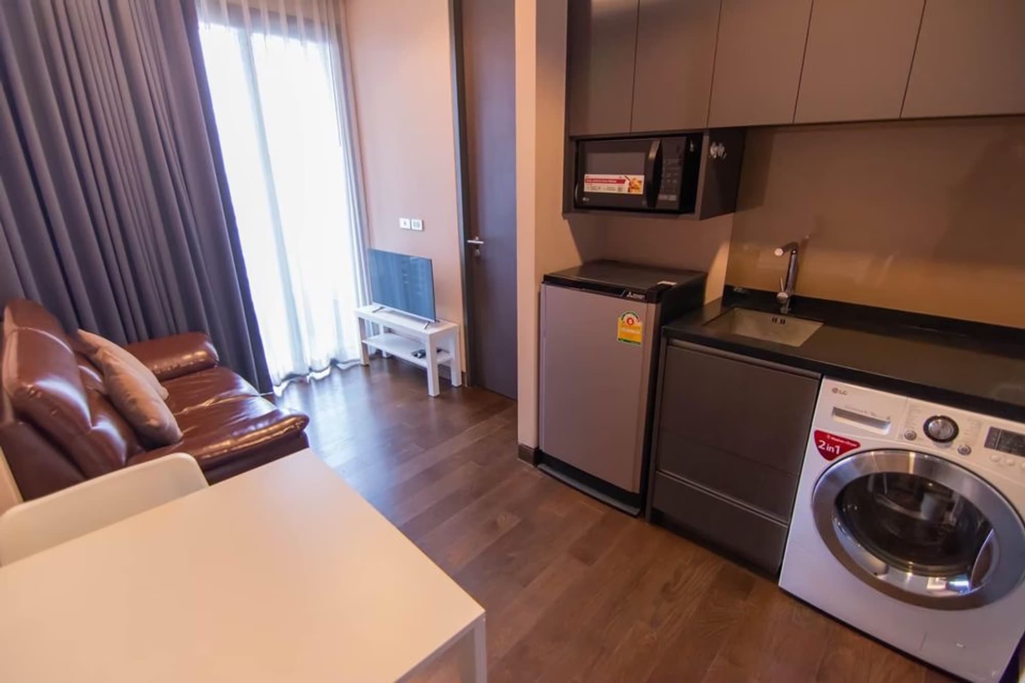 1 ห้องนอน Condo สำหรับ จำหน่าย ใกล้ Phrom Phong BTS  - Image 2