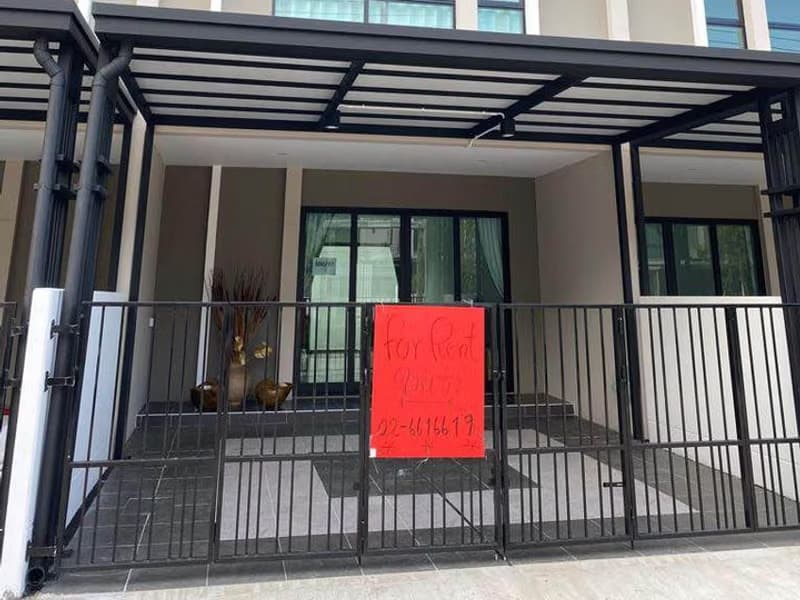 3 Bed Townhouse for Rent and Sale in Bang Kapi