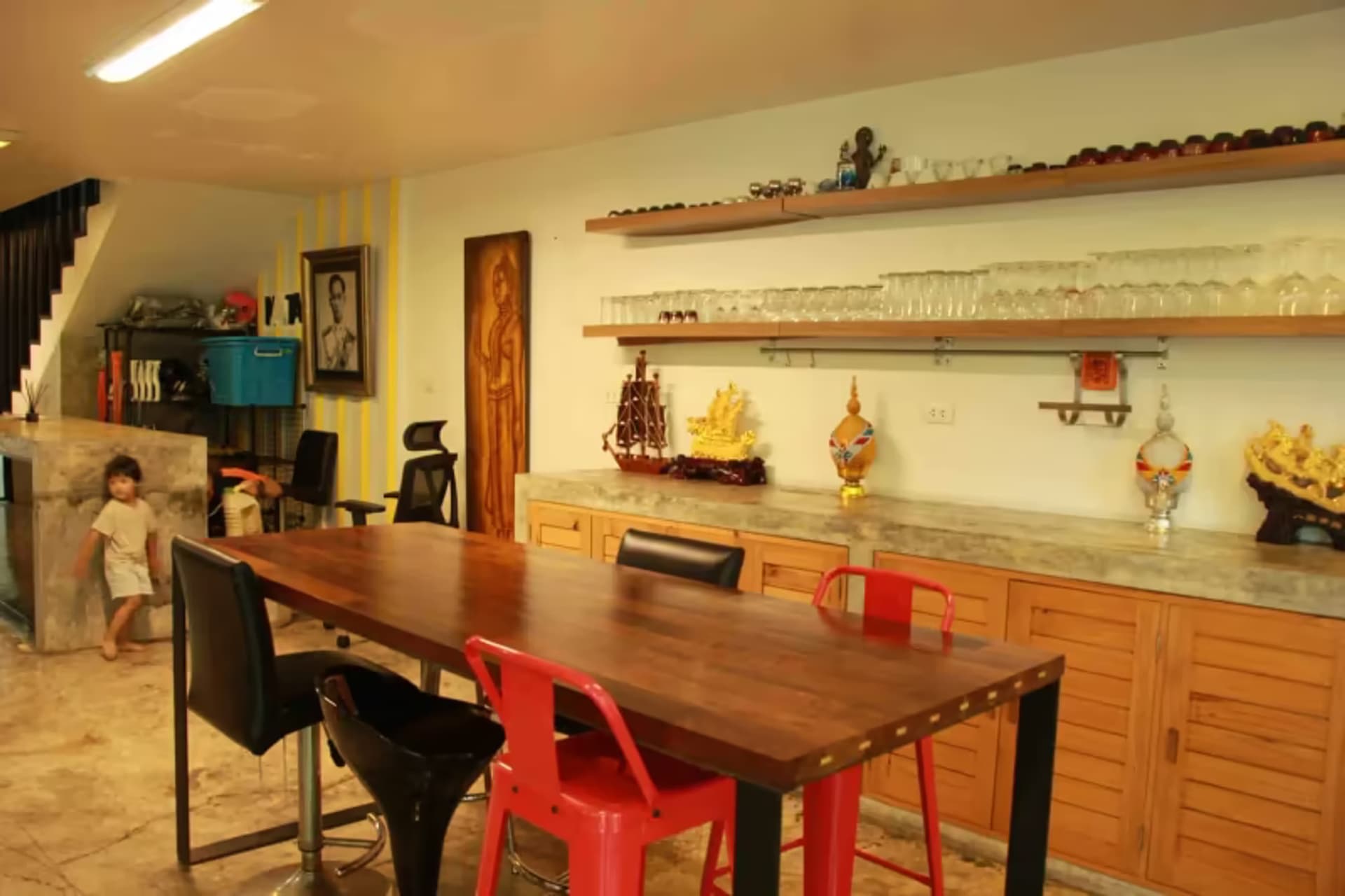 6 Bedroom House - Image 27