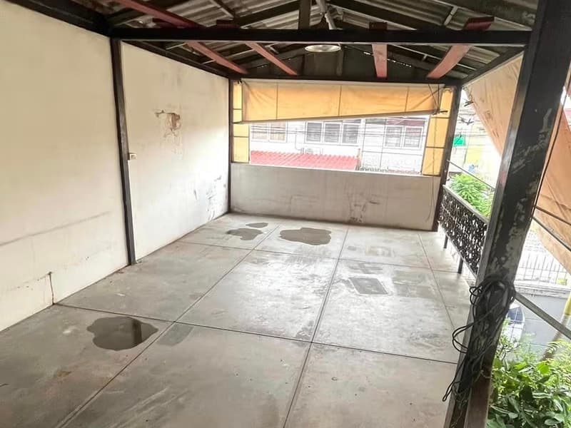 4 Bed House for Sale in Phra Nakhon