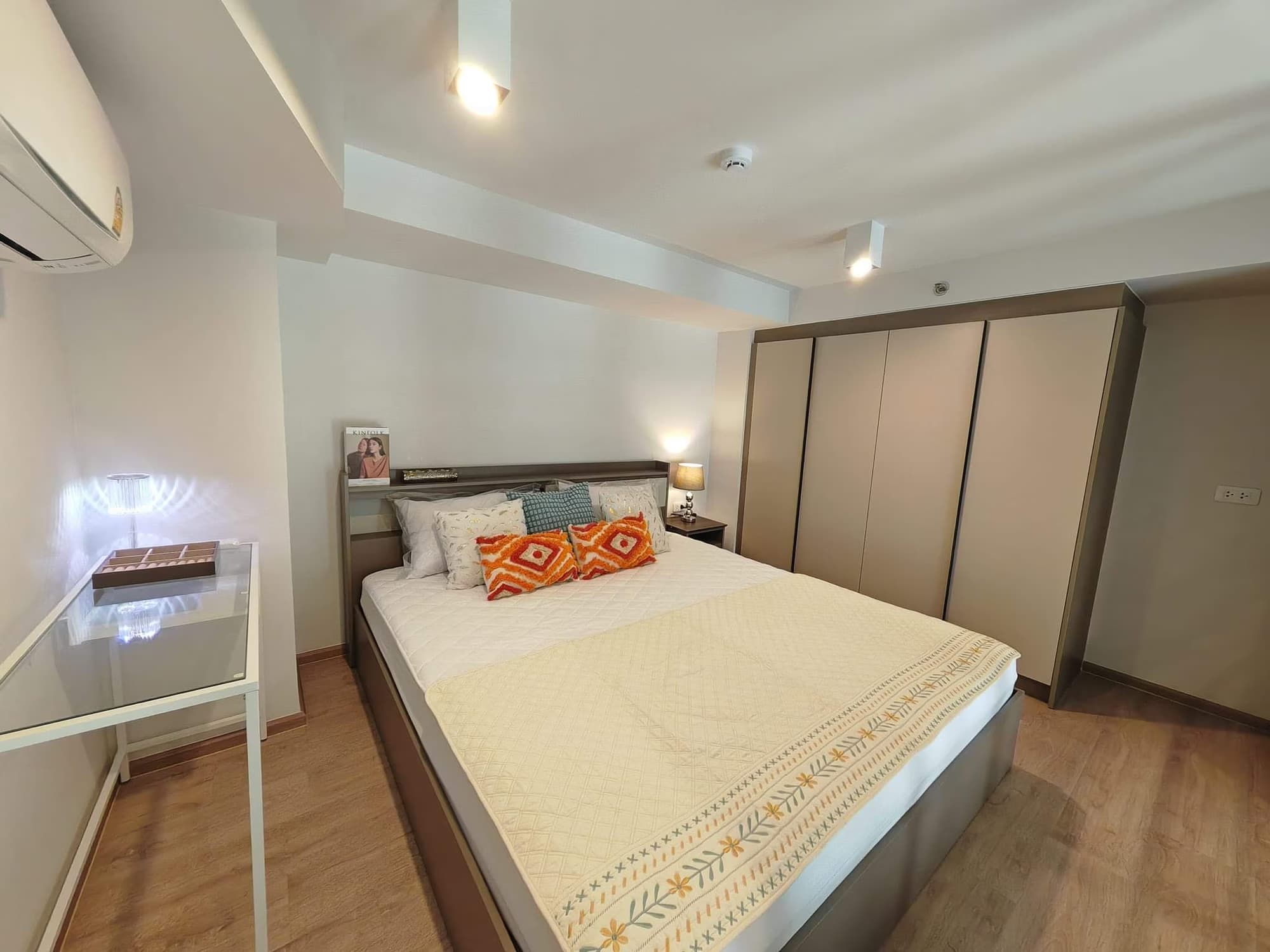 1 Bed Condo for Rent in Huai Khwang - Image 6