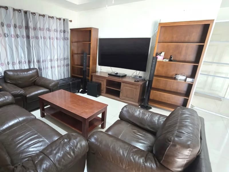 4 Bed House for Rent in San Kamphaeng
