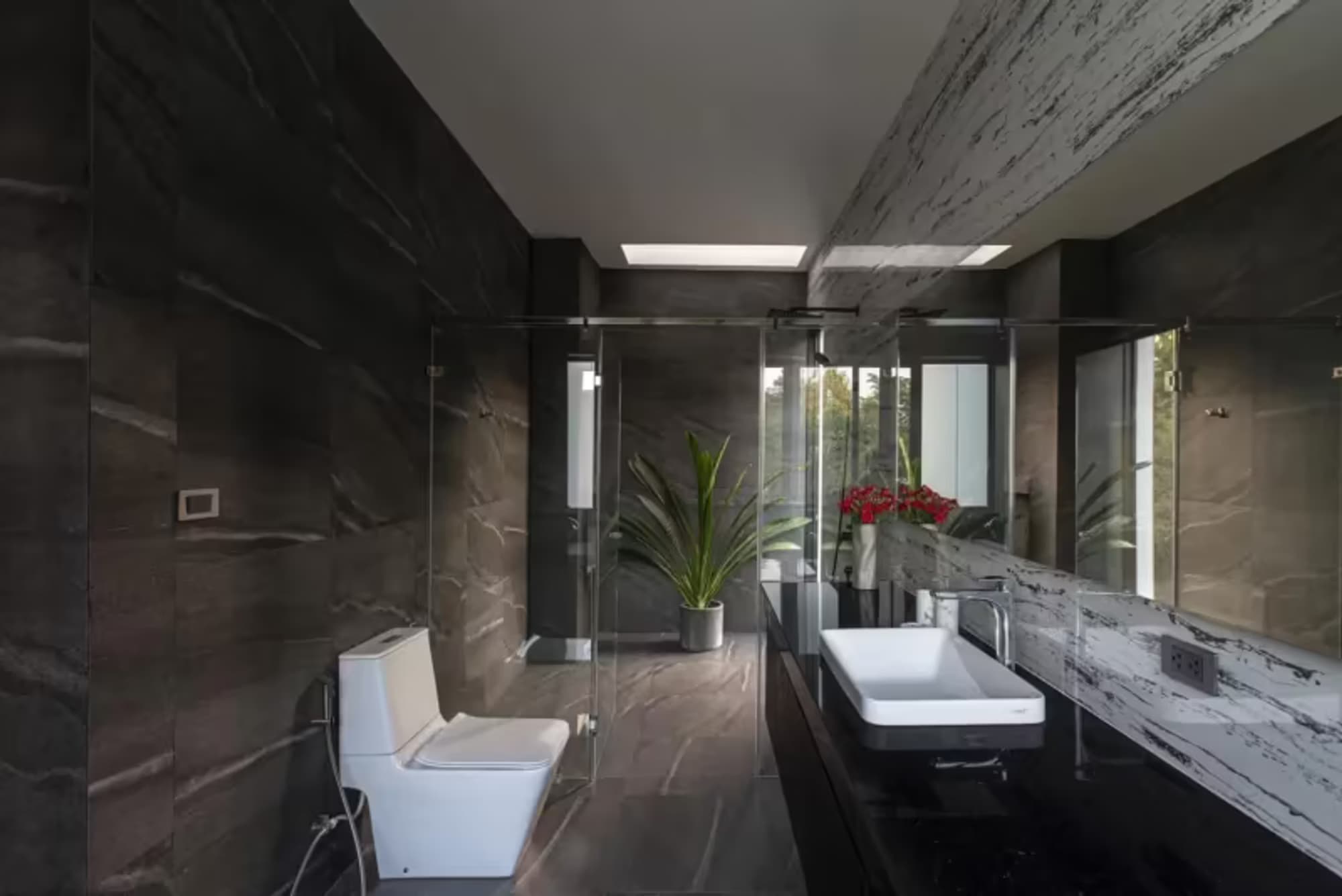 4 Bedroom House - Image 15