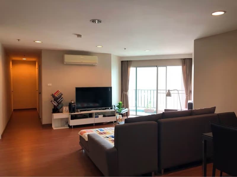 3 Bed Condo for Sale in Huai Khwang