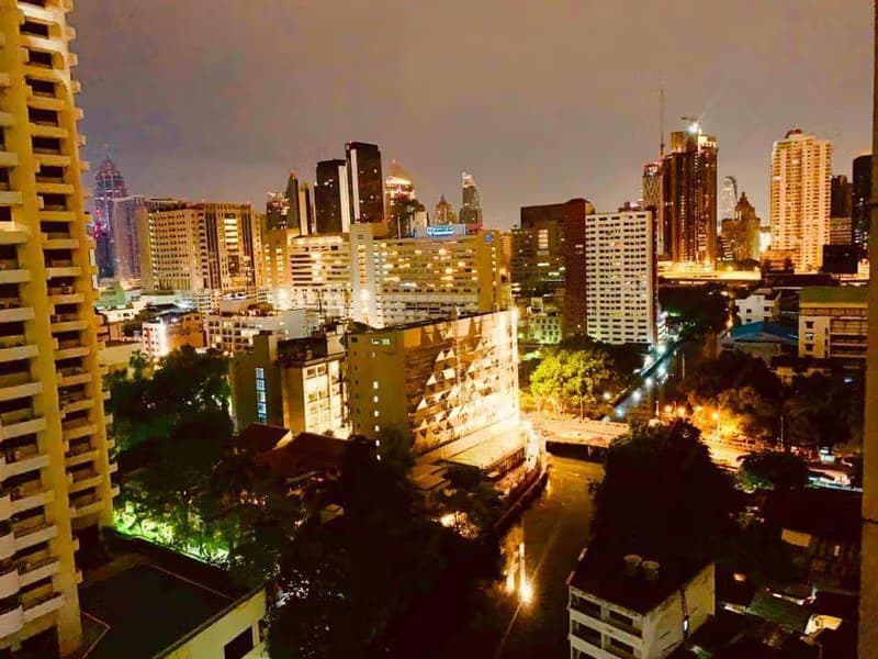Condo for Rent at Circle Condominium