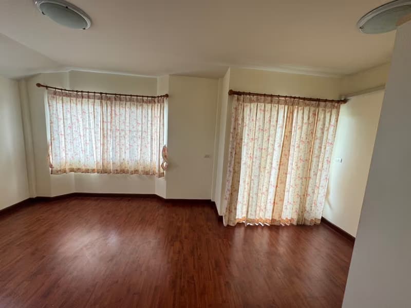 3 Bed House for Rent  Near Bearing BTS