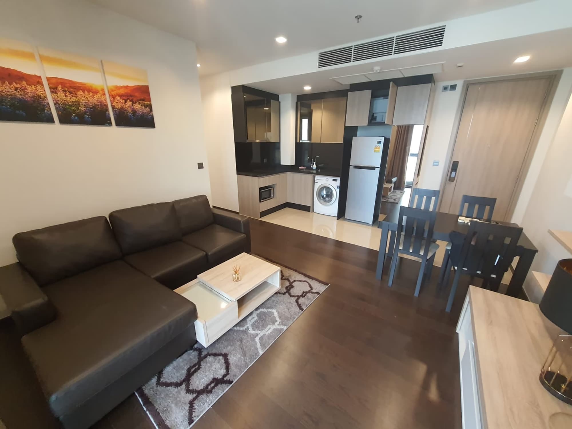 2 Bed Condo for Rent and Sale in Ratchathewi - Image 1