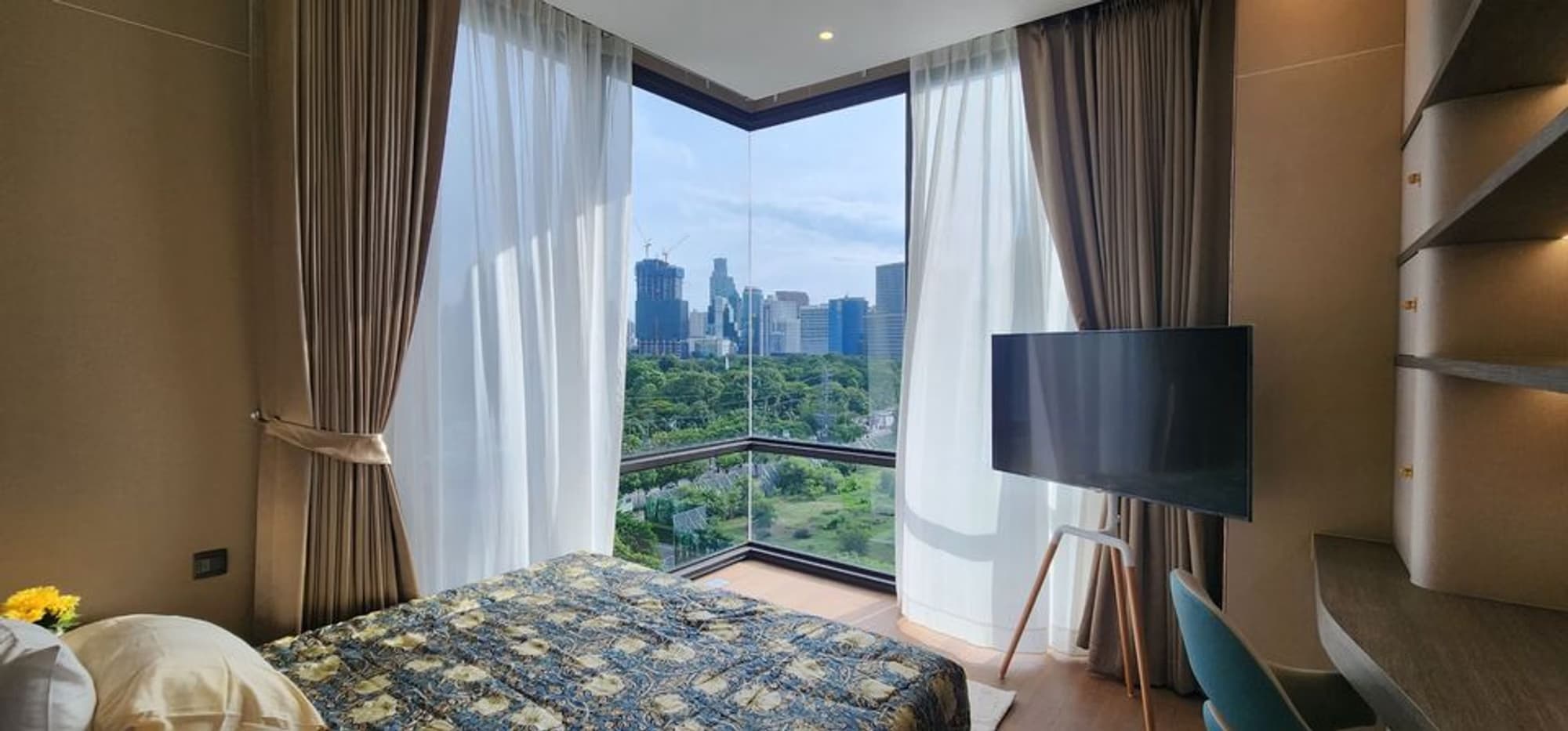 2 Bed Condo for Rent in Pathum Wan - Image 7