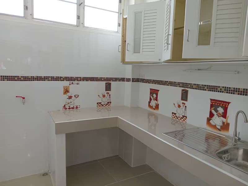 Stylish Townhouse in a Quiet and Convenient Location