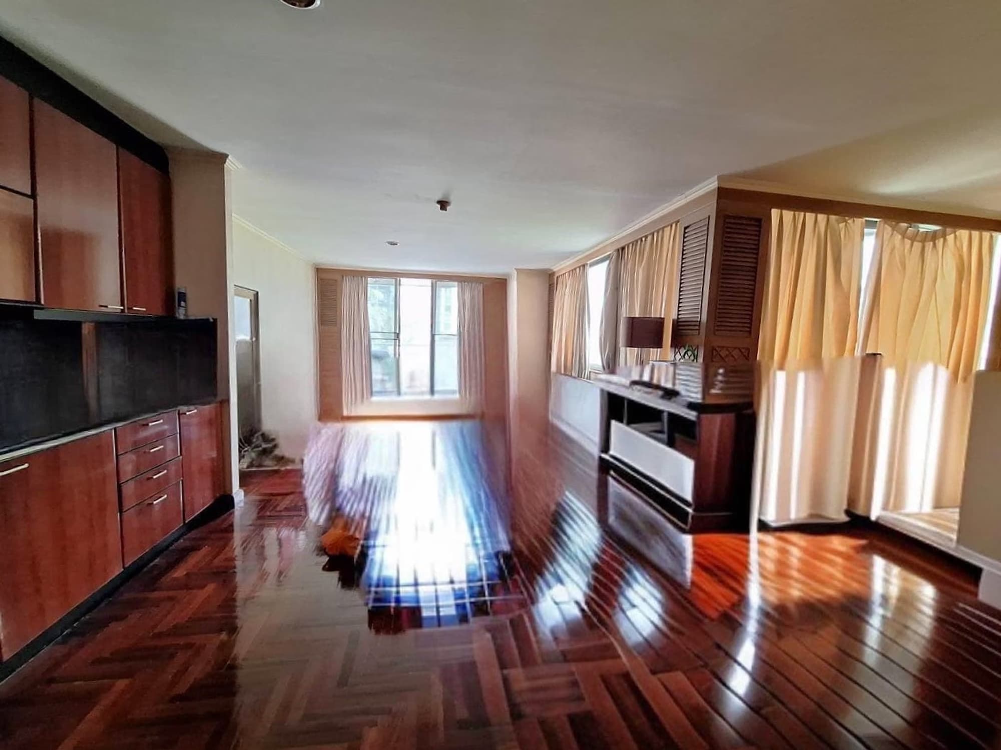 2 Bed Condo for Sale in Khlong Toei - Image 3