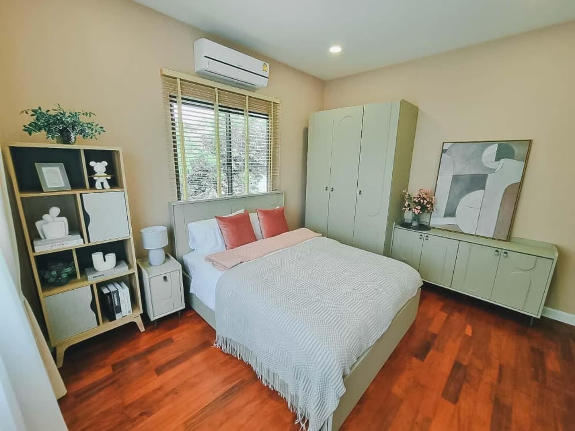 5 Bedroom House - Image 8