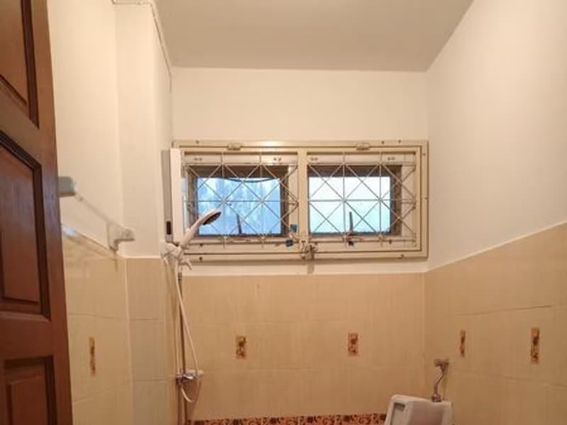 4 Bed House for Rent in Saraphi District