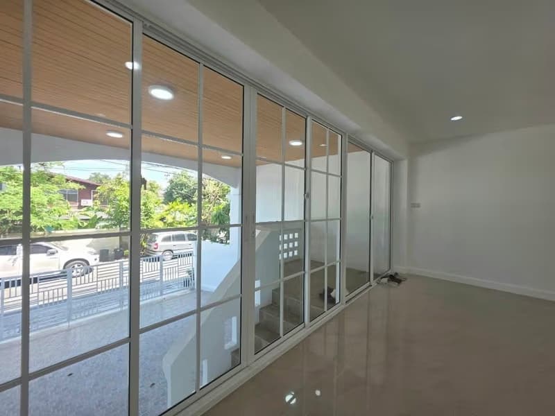 4 Bed Townhouse for Sale in Suan Luang