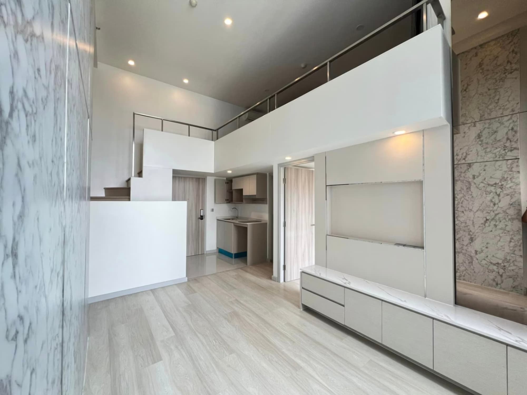 1 ห้องนอน คอนโด สำหรับ ขาย ใน สาทร - Image 1
