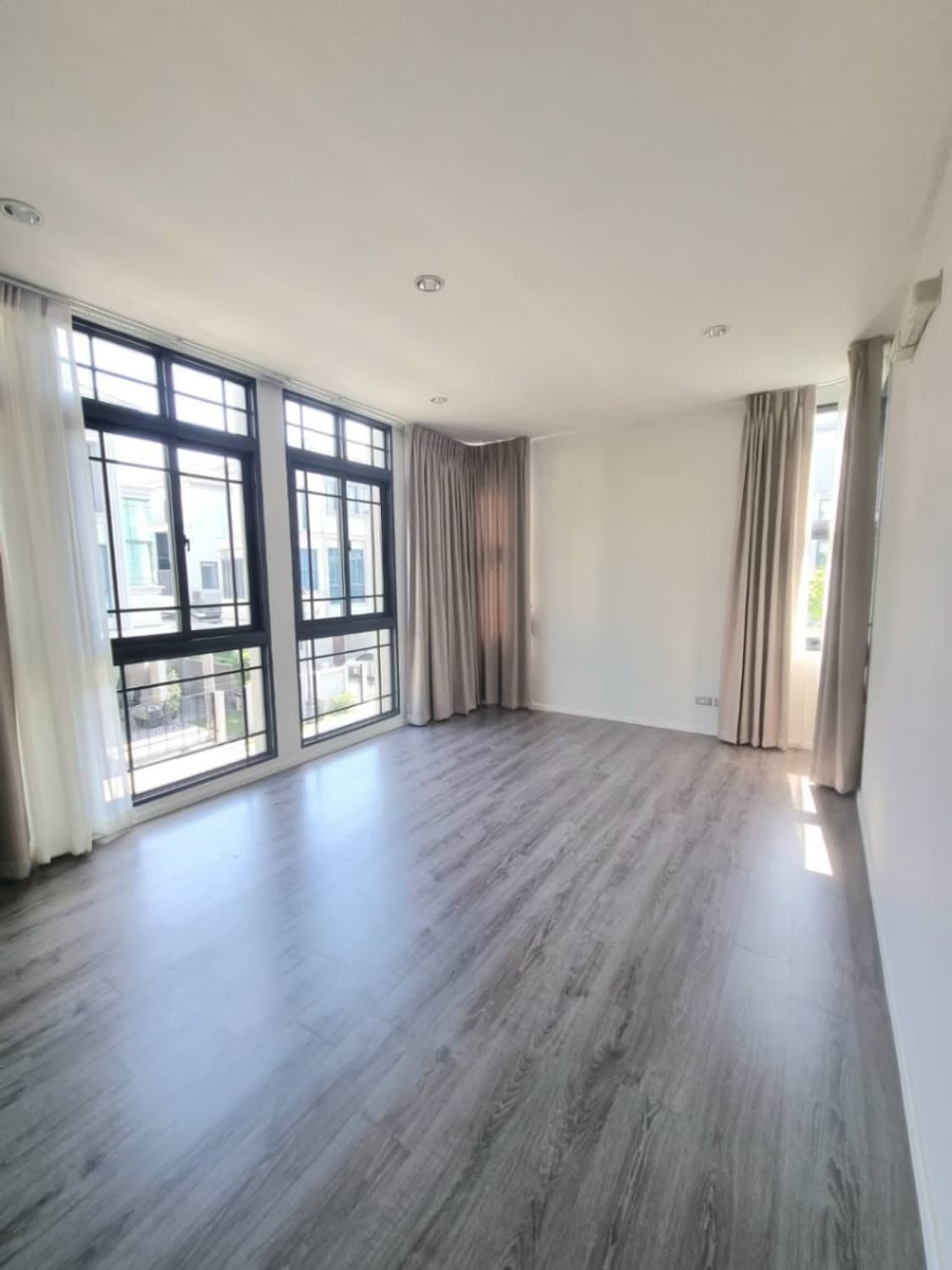 4 Bed House for Rent in Prawet - Image 2
