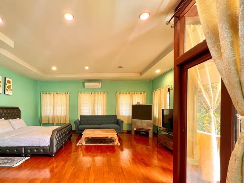 5 Bedroom House