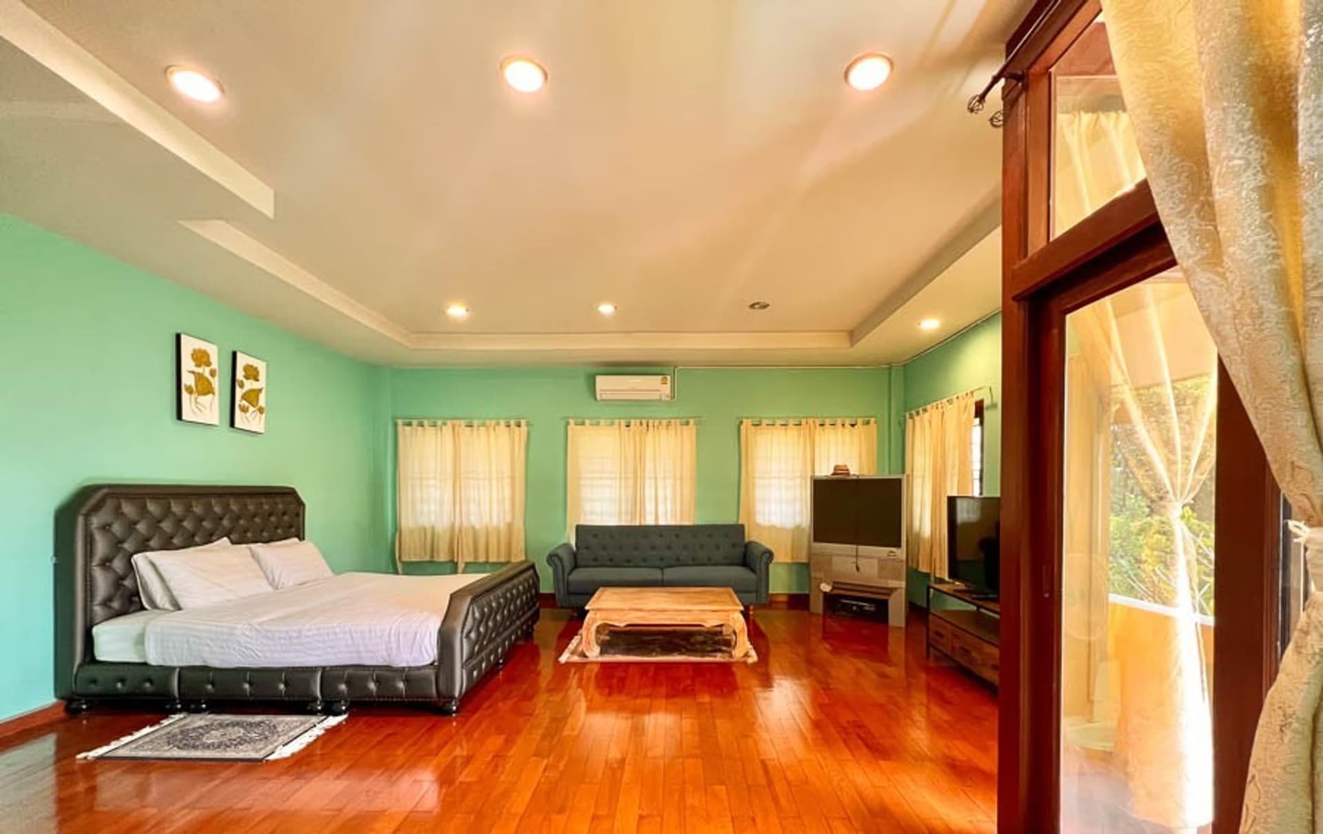 5 Bedroom House - Image 7