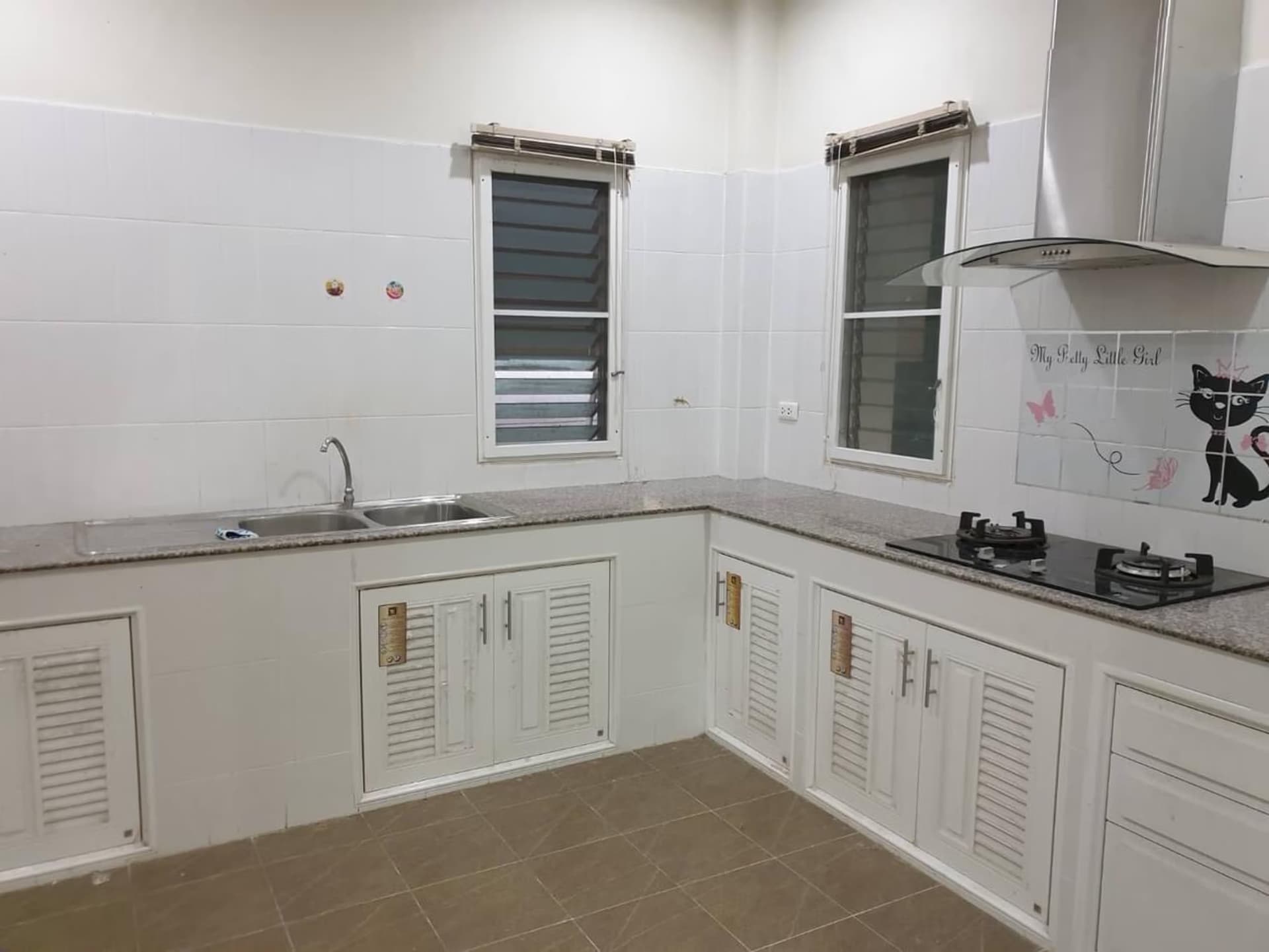 4 Bedroom House for Sale in Hang Dong - Image 5