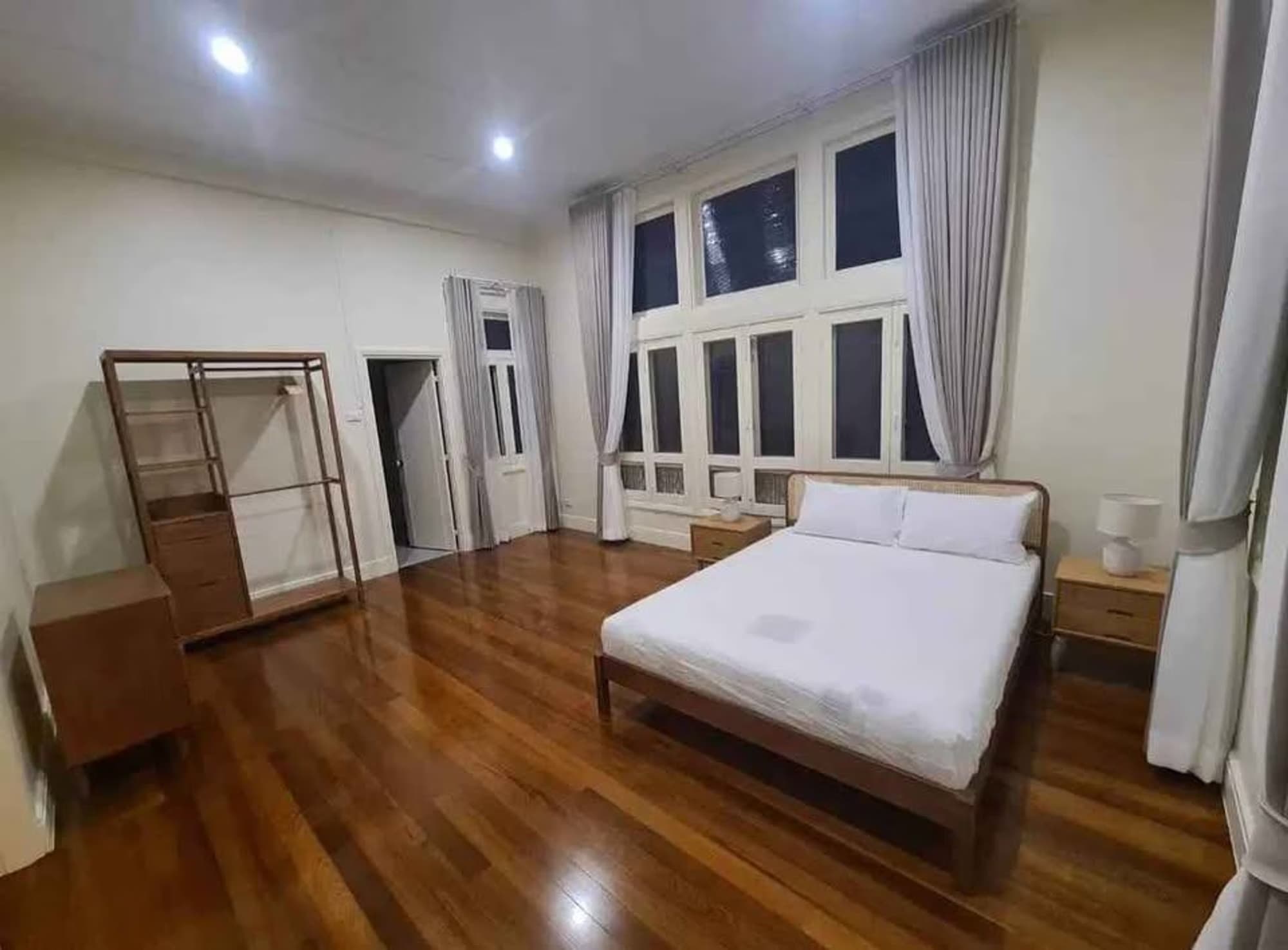 5 Bed House for Rent in Khlong Toei - Image 14