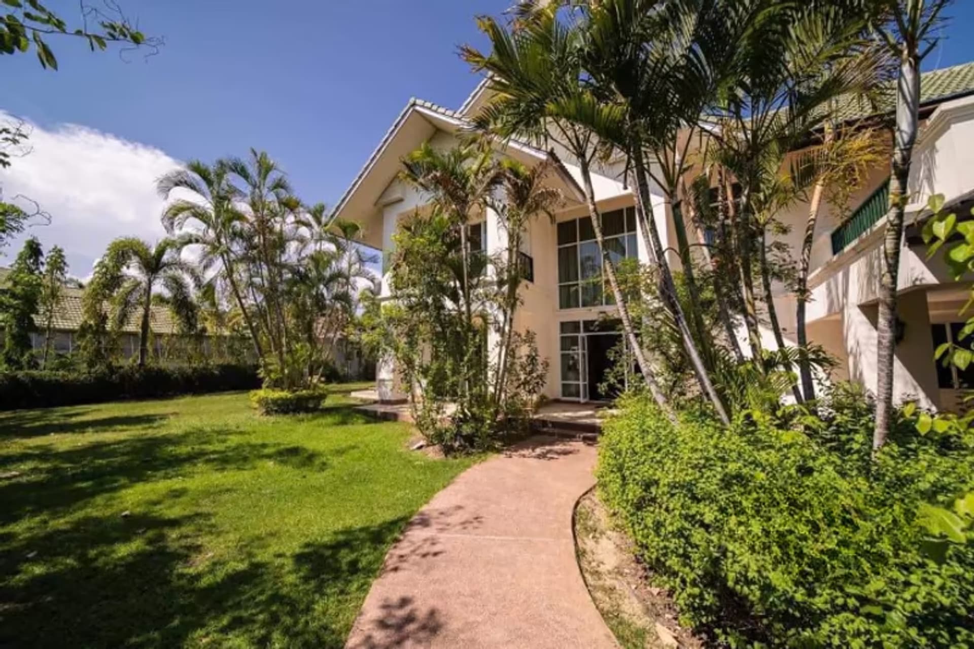 5 Bedroom House - Image 32