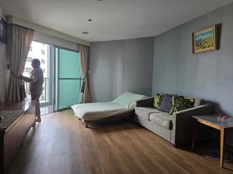 2 Bed Condo for Rent in Huai Khwang